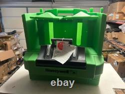 Honeywell Fendall Pure Flow 1000 Eyewash Station 7 Gallon Capacity 15 Min
