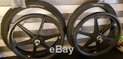 NOS GT BMX Tomahawk Freestyle Mags / DYNO D TIRES GT SURE GRIP PEGS