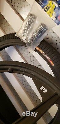 NOS GT BMX Tomahawk Freestyle Mags / DYNO D TIRES GT SURE GRIP PEGS