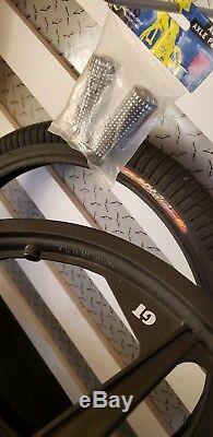 NOS GT BMX Tomahawk Freestyle Mags / DYNO D TIRES GT SURE GRIP PEGS