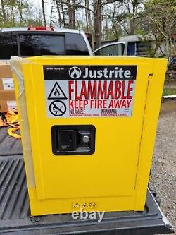 Armoire de sécurité JUSTRITE Sure-Grip EX pour produits inflammables, comptoir, 4 gallons, jaune, verrouillable.