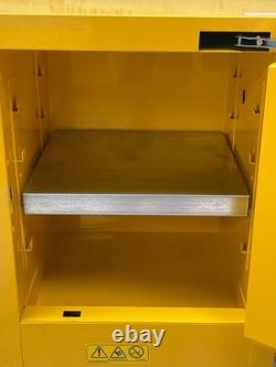 Cabinet de stockage de liquides inflammables JUSTRITE 890420 Sure-Grip EX, 4 gallons, jaune