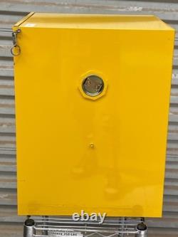 Cabinet de stockage de liquides inflammables JUSTRITE 890420 Sure-Grip EX, 4 gallons, jaune