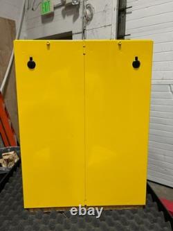 Justrite 890420 Sure-Grip EX Armoire Jaune pour Matériaux Inflammables Neuve Ouverte