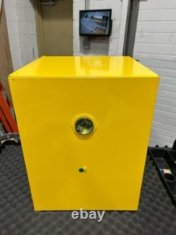 Justrite 890420 Sure-Grip EX Armoire Jaune pour Matériaux Inflammables Neuve Ouverte